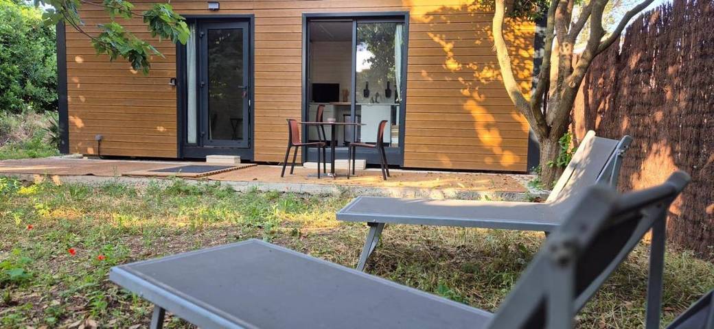 Gîte pour 2 personnes, avec Terrasse et Vue à Saint-Nazaire-de-Pézan