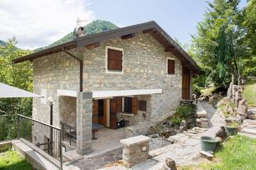 Gîte pour 6 personnes, avec jardin et vue à Schignano