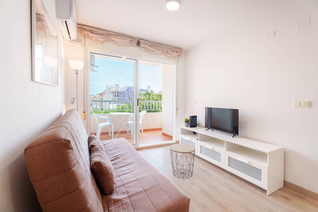 Entire apartment, Lopimar Jose Segrelles Apartment with Private Terrace, Steps from the Beach in Canet d'En Berenguer, Costa de Valencia