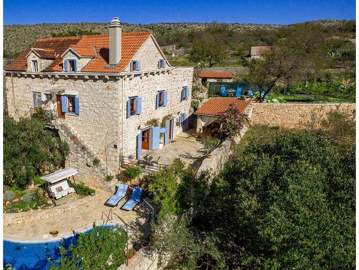 Villa pour 9 personnes, avec terrasse et piscine dans Brac - 3