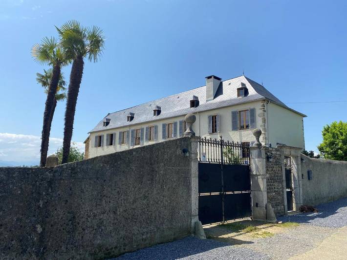 Location de vacances pour 9 personnes, avec Terrasse et Vue à Monein