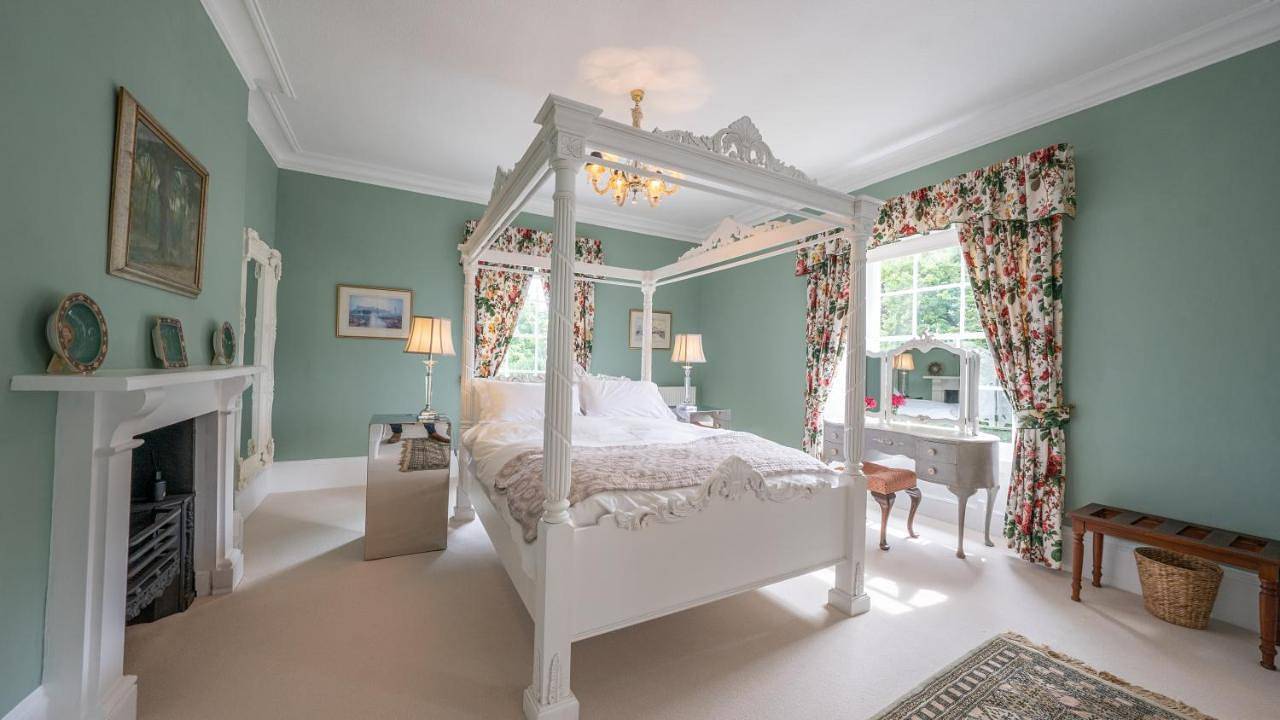 King Room with Garden View in Gilwern, Brecon Beacons