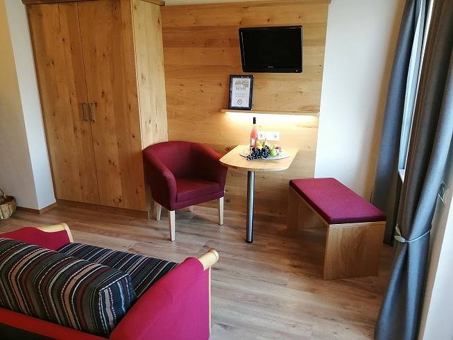 Ganze Ferienwohnung, Ferienhof Mohr - Doppelzimmer mit Balkon in Meersburg, Region Bodensee-Oberschwaben