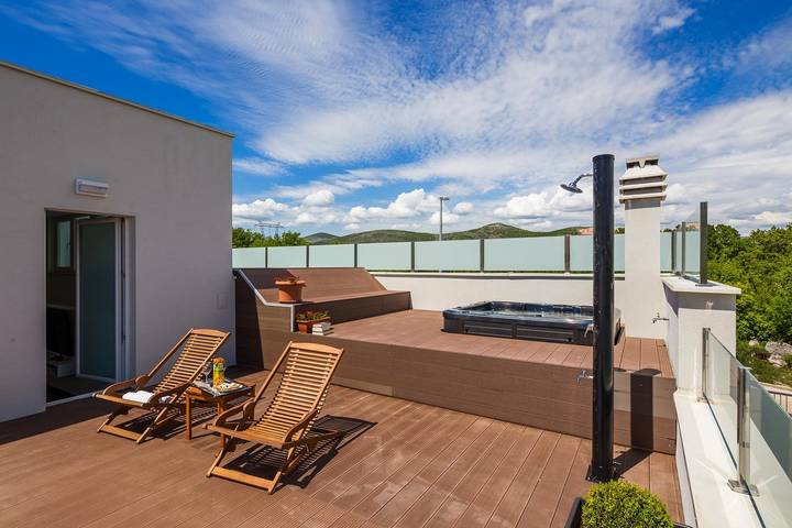 Villa für 11 Personen, mit Whirlpool und Garten sowie Pool in Split-Dalmatien - 4