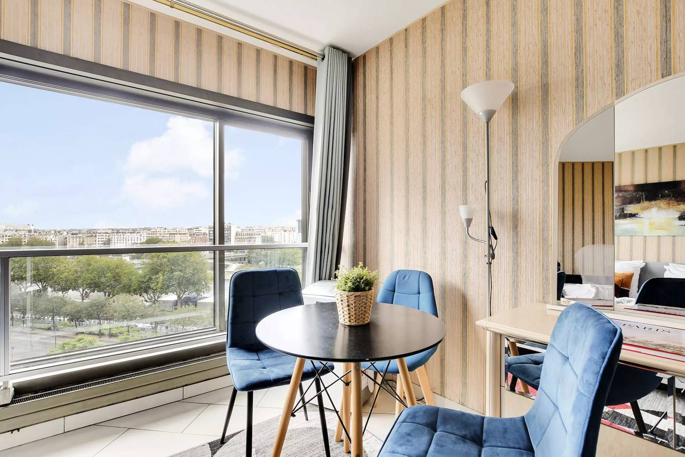 Entire apartment, Superb view of the Seine near the Eiffel Tower in Eiffel Tower, Paris
