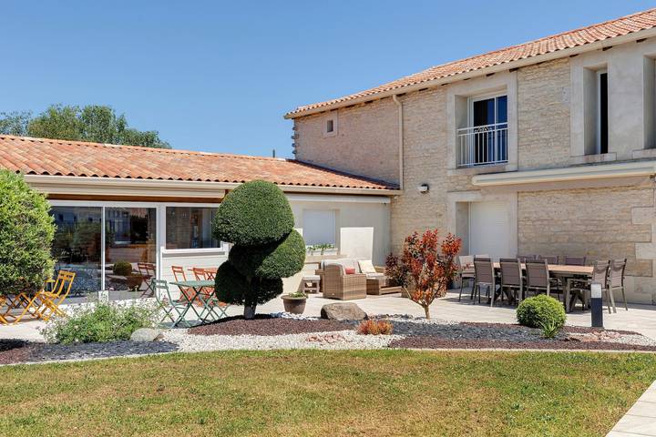 Camping pour 4 personnes, avec jardin à Vienne (France)