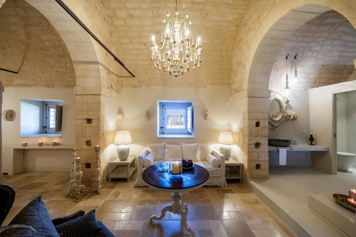 Rustico per 24 persone, con Balcone e Idromassaggio nonché Terrazza e Giardino a Ragusa