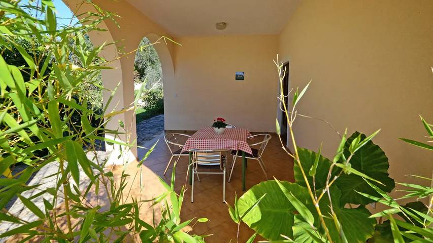 Ferienwohnung für 4 Personen, mit Terrasse und Pool