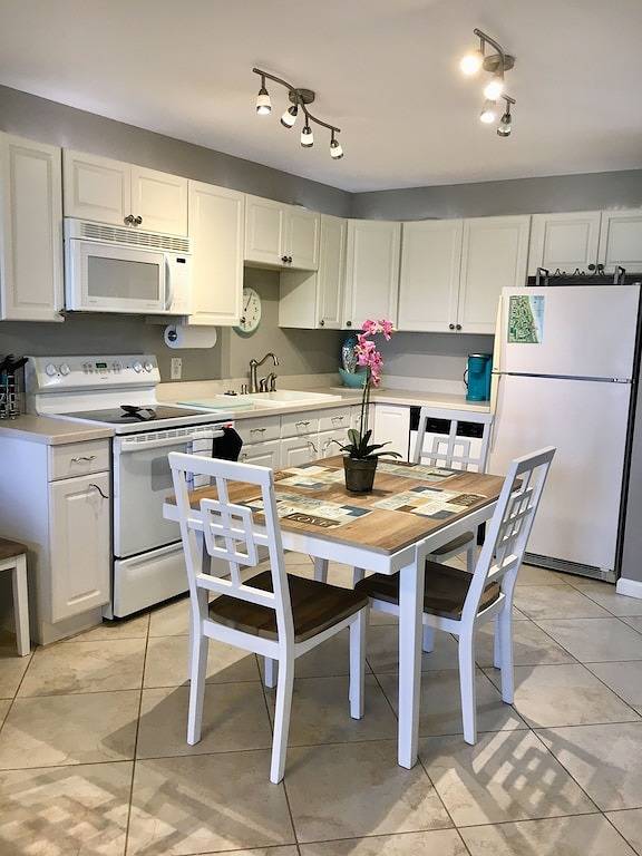 Ganze Wohnung, Ocean / Golf-Ansichten in Immaculate Condo auf schönen Hutchinson Island. in Fort Pierce, Hutchinson Island