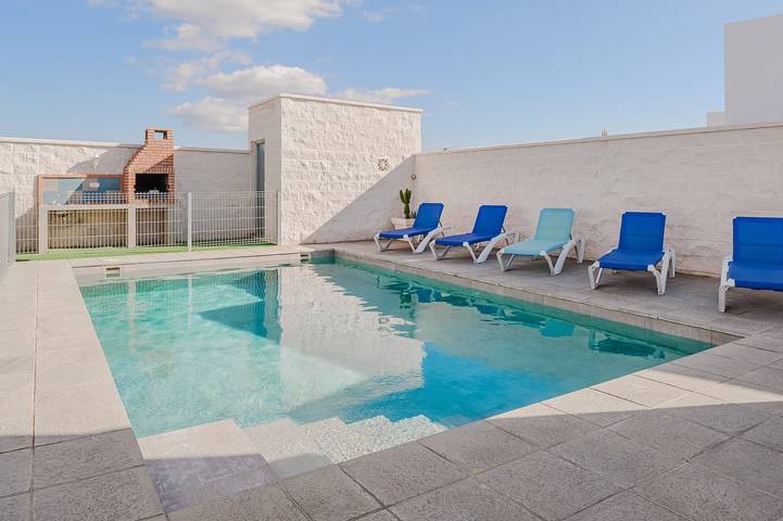 Casa de vacaciones 'Villa Charco del Sultán' con Wi-Fi, piscina, terraza y jardín in Conil de la Frontera, Costa de la Luz