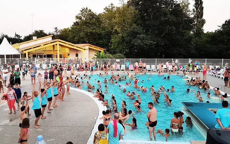 Casa rodante para 4 personas, con piscina y terraza, Se admiten mascotas - 1