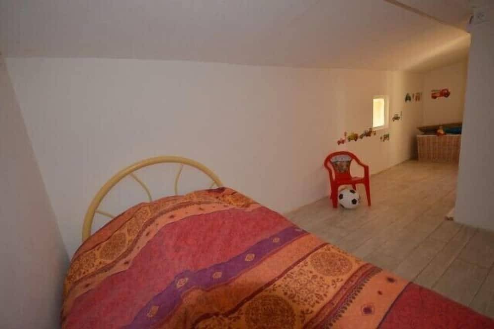 Ganze Wohnung, Marjolaine' Unterkunft mit 2 Sz/ Blick auf den See/ 200 m von Stränden entfernt in Bauduen, Brignoles Region