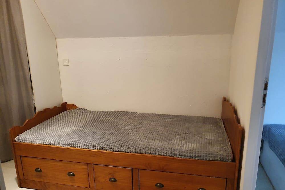 Comfortable 8-person house with shared heated pool between Sarlat and Cahors in Salviac, Lot