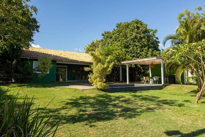 Casas e apartamentos de temporada para 10 pessoas, com piscina e vista e ainda jardim em Rifaina