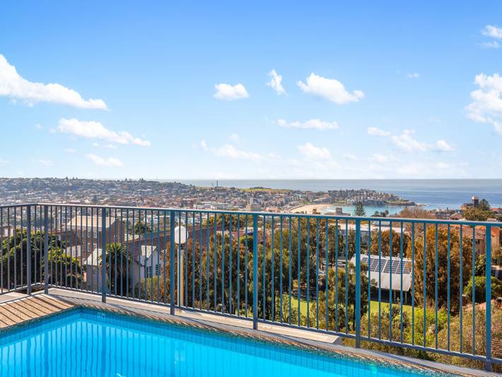 Ganze Wohnung, Bondi Studio-Apartment mit Pool- und Dachblick in Bondi, Sydney
