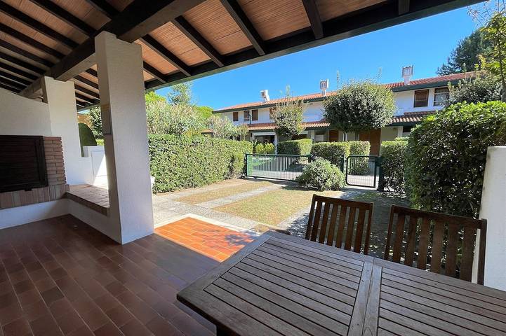 Villa mit pool für 6 Personen, mit Balkon und Pool in Bibione