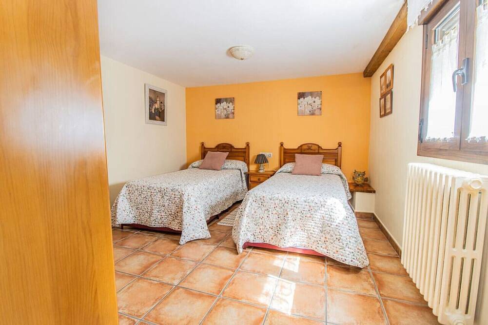 Apartment for Couples in the Pyrenees - Garden & Parking in Sabiñánigo, Aragonesische Pyrenäen