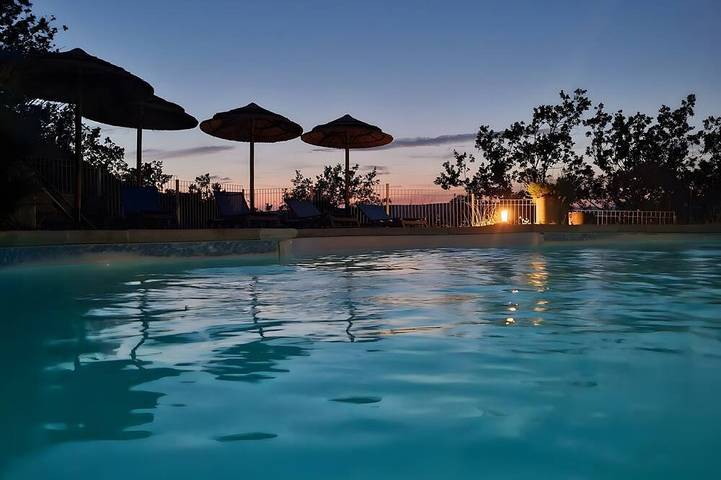 Location de vacances pour 6 personnes, avec jardin et piscine à Dauphin (homonymie)
