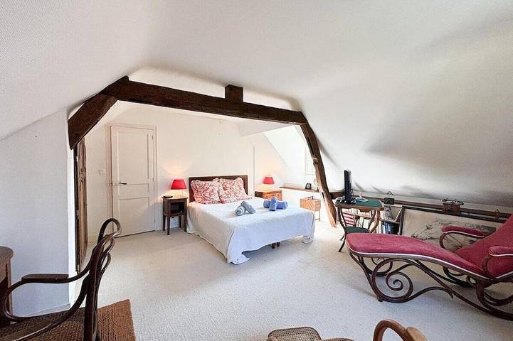 Location de vacances pour 10 personnes, avec jardin ainsi que terrasse et piscine dans Saint-Sulpice-sur-Risle