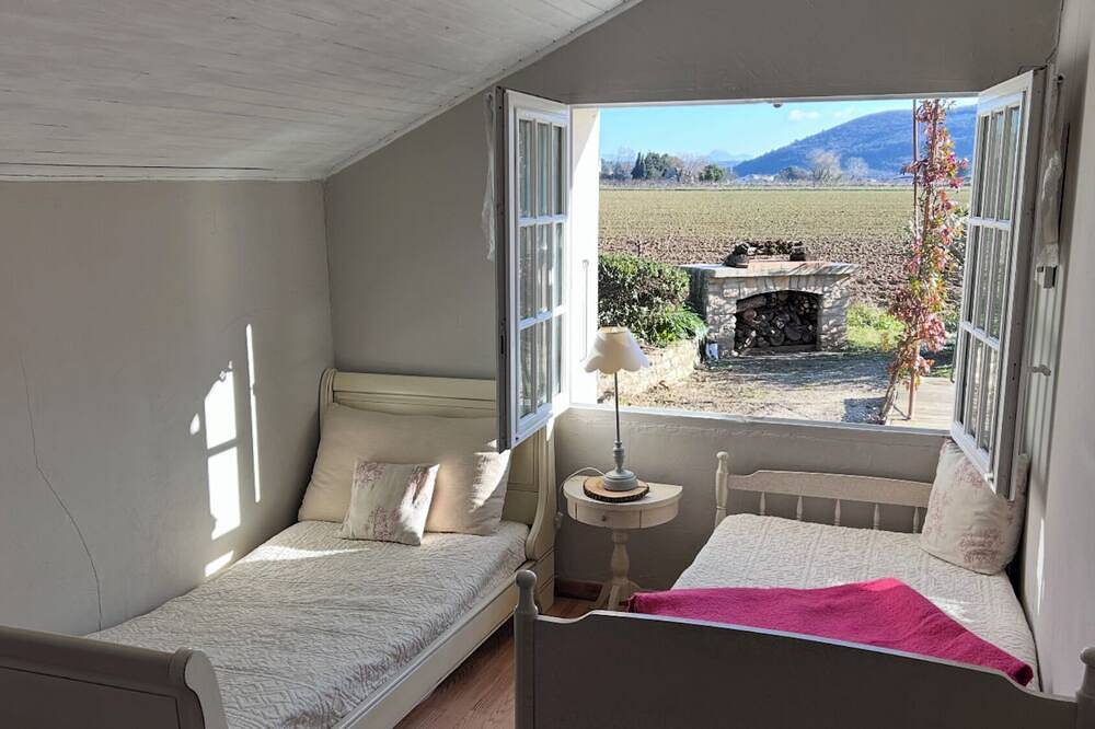 Provencal house with swimming pool in the heart of nature on 5000m2 of land in Montélimar, Nyons region