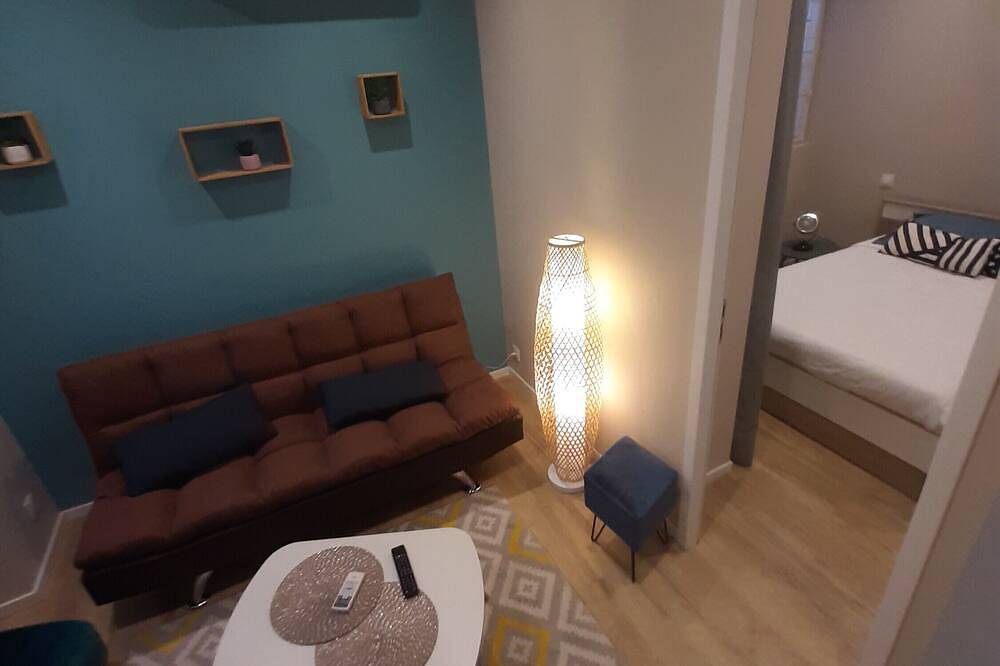 Entire apartment, Appart 100 - Cosy T2 with Tv in Bourg-Saint-Andéol, Privas