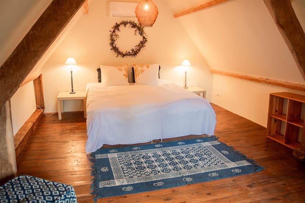 Lovely quiet stay for a couple with private pool in Daglan, Périgord Noir