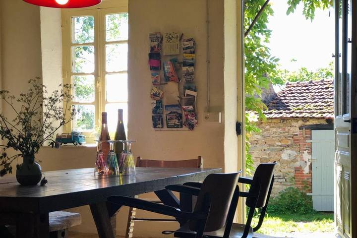 Location de vacances pour 5 personnes, avec vue et jardin, adapté aux familles à Bellenaves - 3