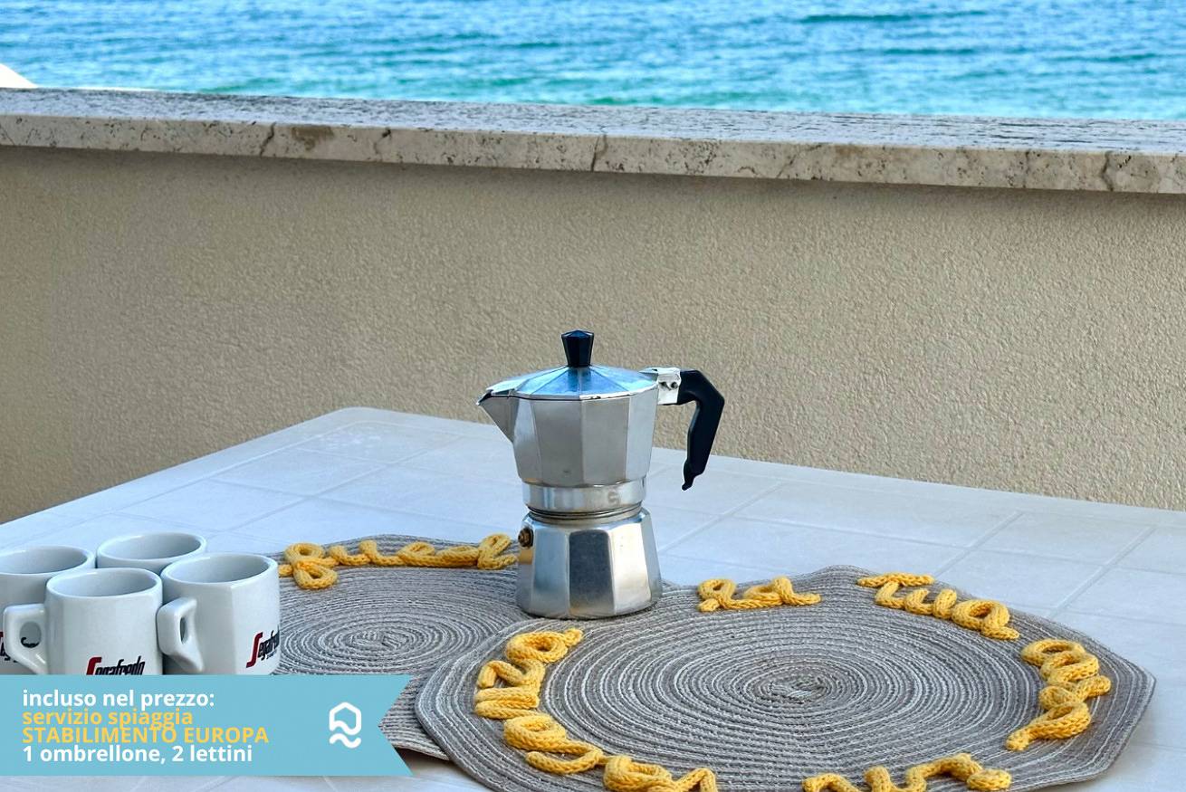 Entire apartment, Rs321 - Marcelli, three-room apartment facing the sea with beach included in Marcelli, Riviera del Conero