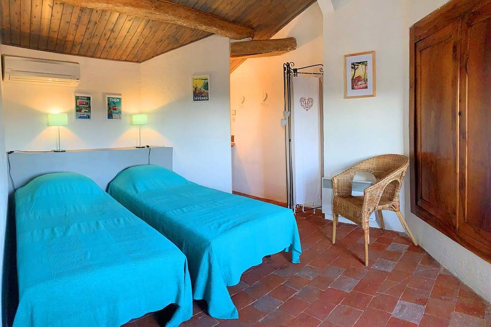 Charming house in a Provencal village 20 minutes from the beach in Pierrefeu-du-Var, Toulon regio