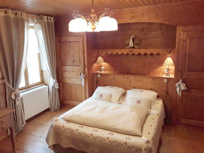Maison d’hôte pour 3 personnes, avec Jacuzzi et Terrasse ainsi que Jardin et Sauna dans Belleydoux