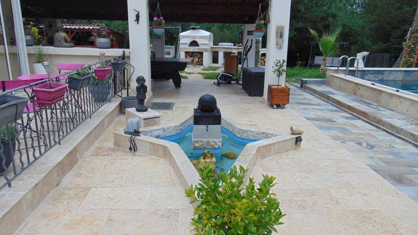 Appartement de vacances pour 2 personnes, avec Jacuzzi et Terrasse ainsi que Jardin et Piscine