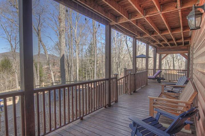 Glamping for 8 people, with balcony and hot tub in Georgia