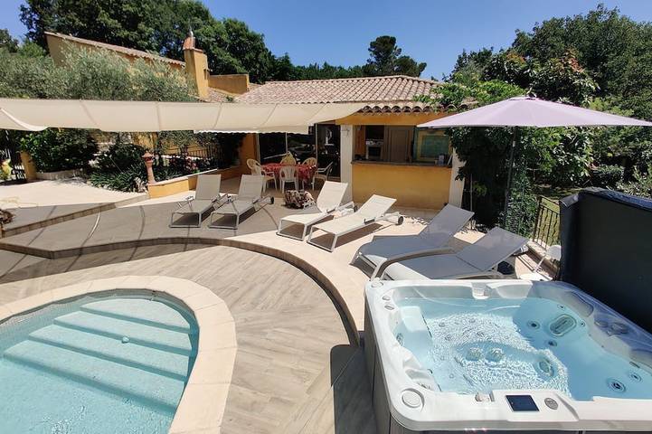 Villa pour 8 personnes, avec jardin et jacuzzi - 1