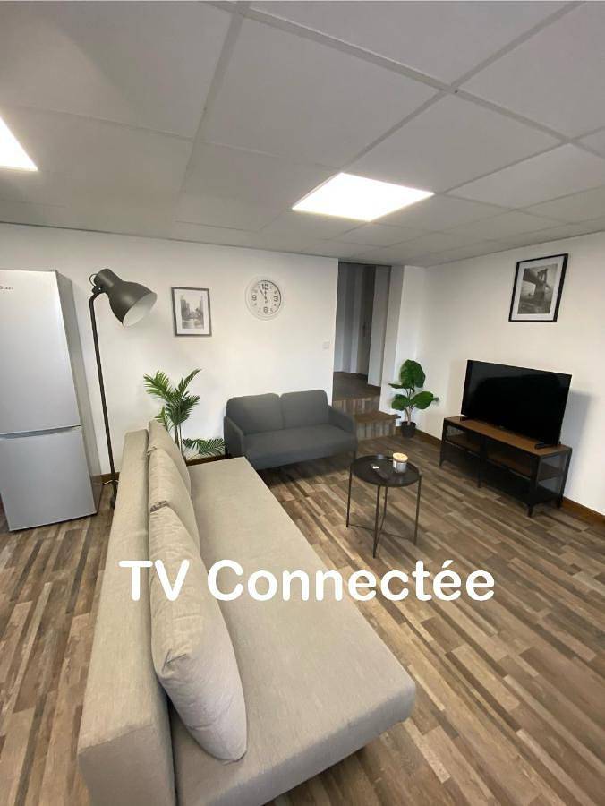 Appartement entier, Two-Bedroom Apartment in Digoin, Région de Charolles