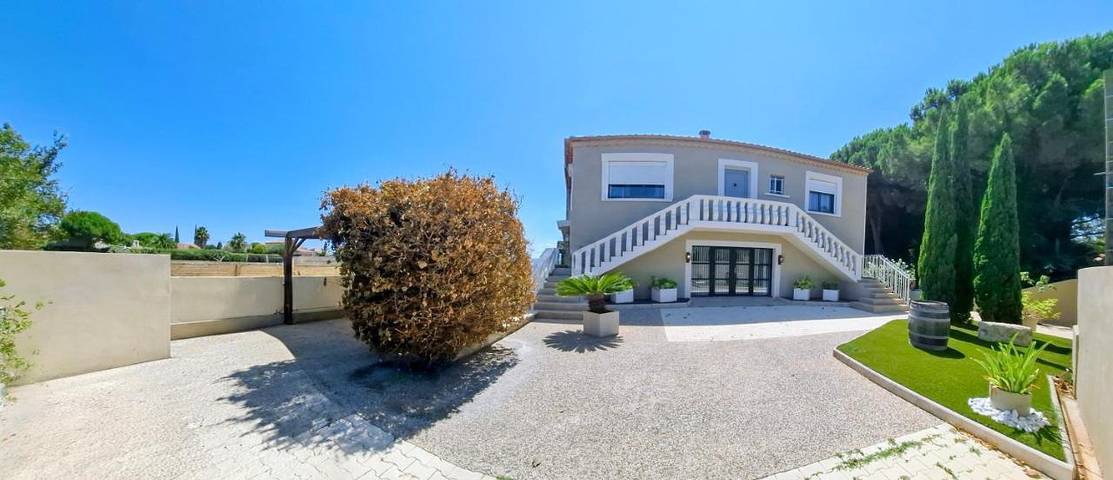 Appartement de vacances pour 2 personnes, avec Terrasse et Jacuzzi ainsi que Jardin et Piscine