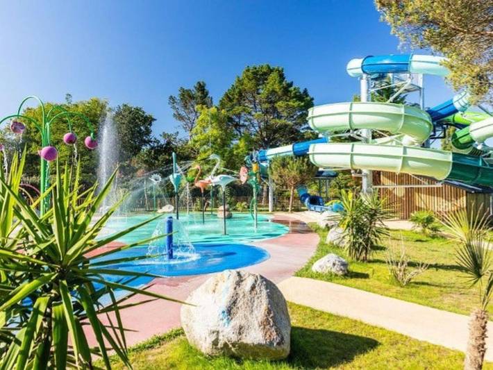 Camping pour 6 personnes, avec piscine et terrasse