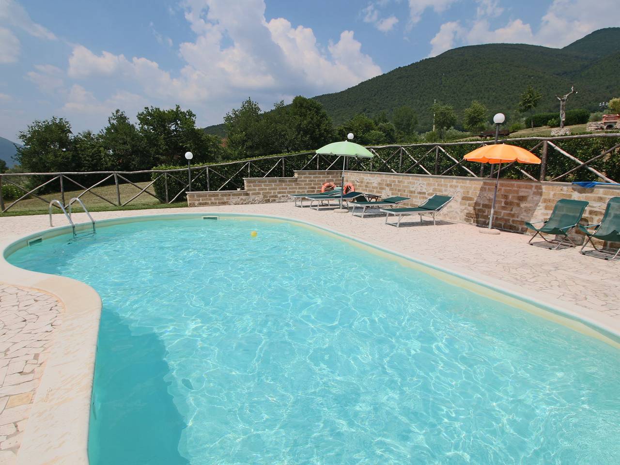 Cascina a Casperia con piscina e barbecue in Casperia, Terminillo