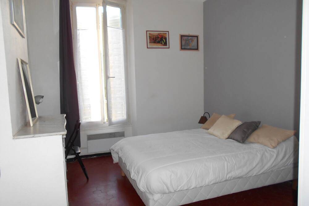 Appartement entier, Appart T2 typique Toulon À 50 M Des Plages Du Mourillon in Toulon, Région de Toulon