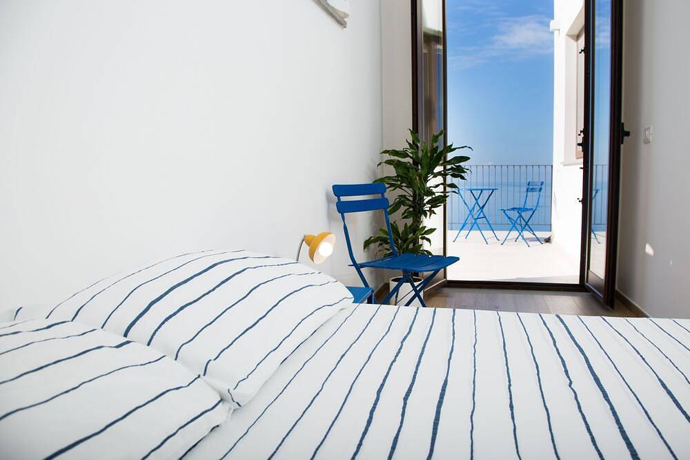 Villa Giardino degli Ulivi, a modern Sicilian Villa with a breathtaking view in Capo d'Orlando, Provincia de Messina