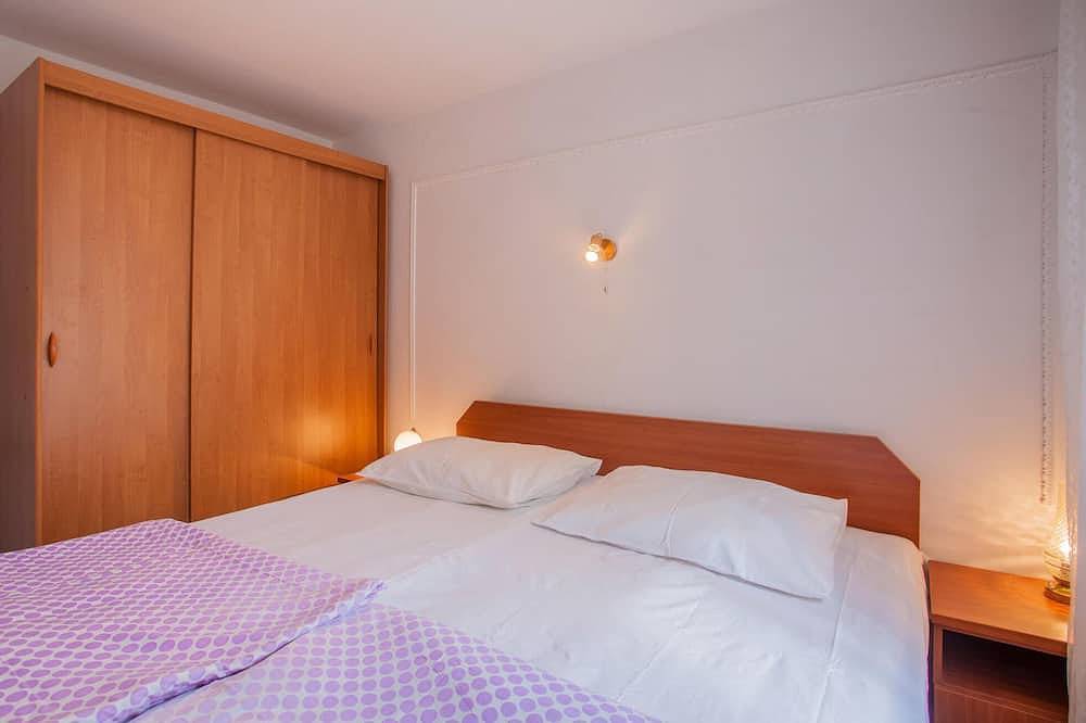 Entire apartment, Gorgeous apartment in Cres with kitchen in Cres Town, Cres