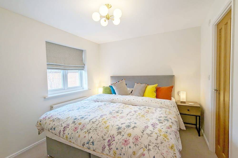 Cabane Mont Fort - sleeps 6 guests  in 3 bedrooms in West Wittering, West Sussex