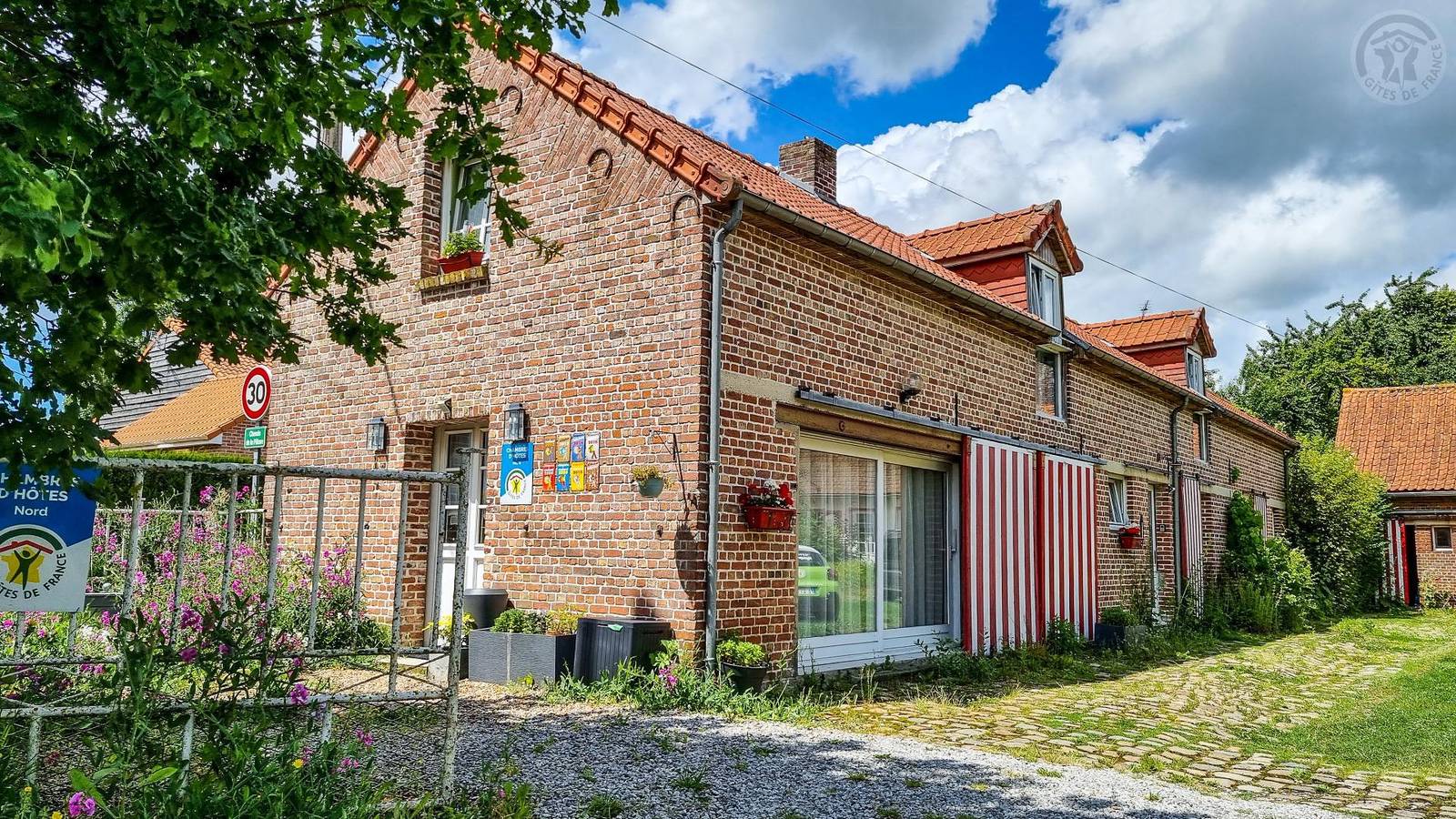 La ferme des capucines - Paille à l'étage in Lederzeele, Dunkirk region