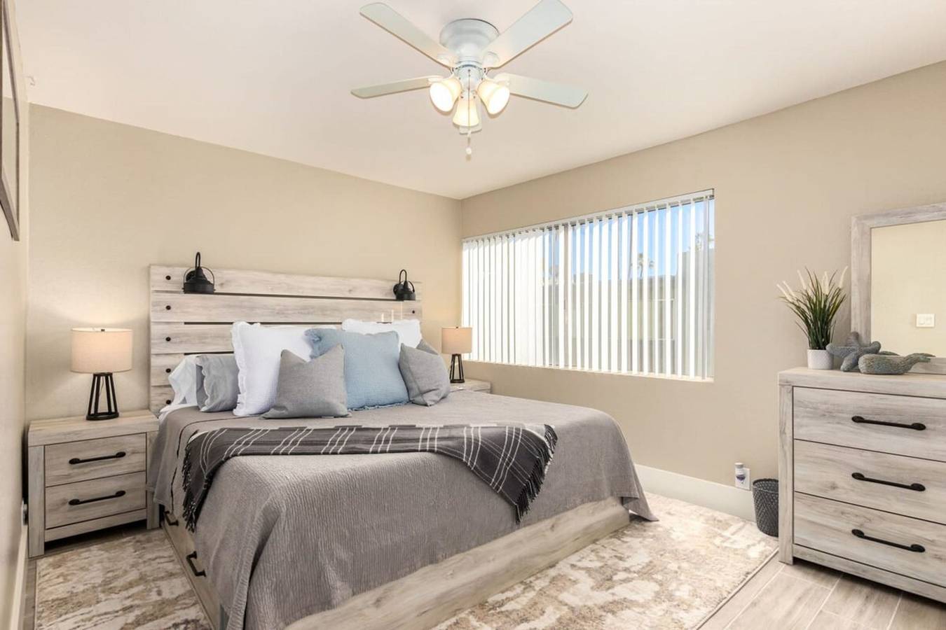 Entire apartment, Walk 2 Old Town Fashion Square 4 Heated Pools in Camelback Mountain, Scottsdale