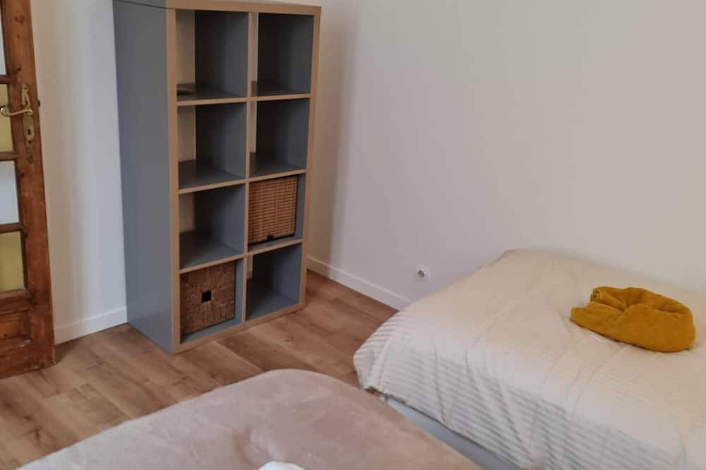 Maison Stade De France Paris Disney Parc Asterix in Saint-Denis, Seine-Saint-Denis