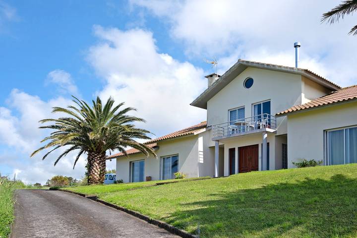 Ferienhaus 'Casa Do Monte' mit Meerblick, Gemeinschaftsgarten und Wlan in São Miguel Island, Achadinha