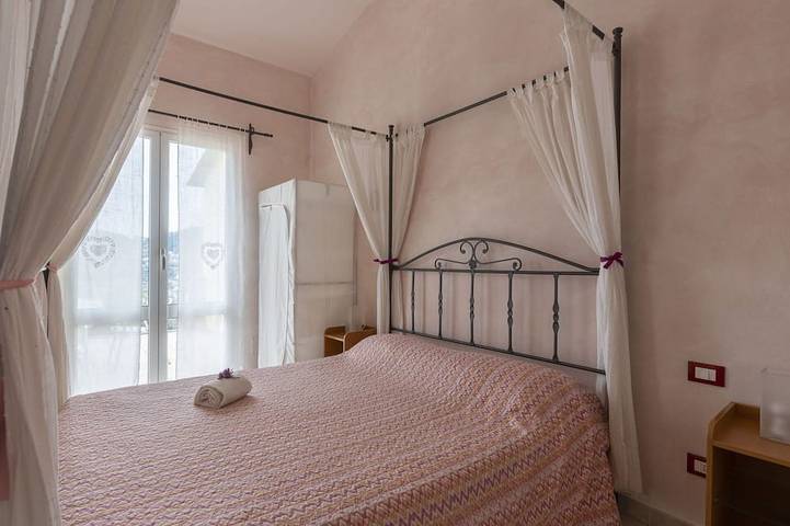Villa pour 4 personnes, avec jardin, animaux acceptés à Imperia - 2