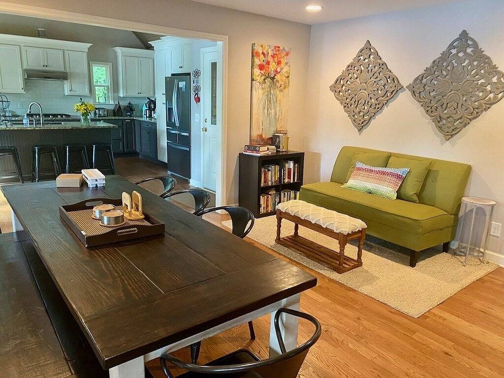 See Haus Und Pontoon Boot In Schöner Poe Creek Cove Am Gaston See in Lake Gaston