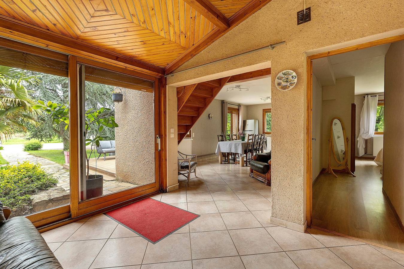 Gîte 'De La Fermette Aubépines' mit Gemeinschaftspool, privater Terrasse und Wlan in Rentières, Regionaler Naturpark Volcans d'Auvergne