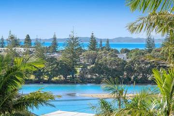 Gîte pour 6 personnes, avec balcon et vue dans Orewa