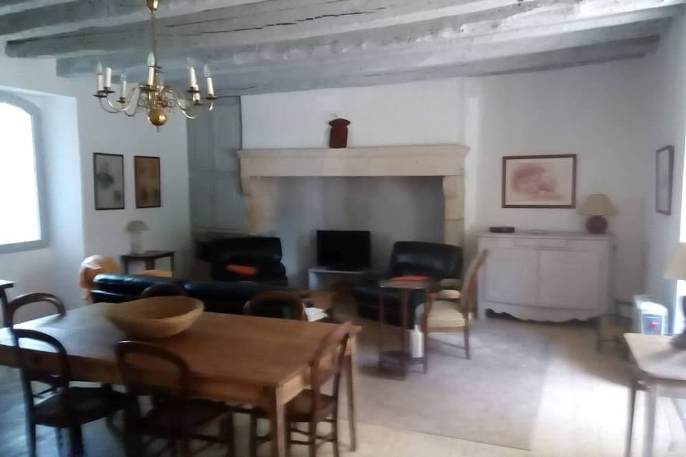 Maison en bout d' une grande demeure in Savignac, Aveyron